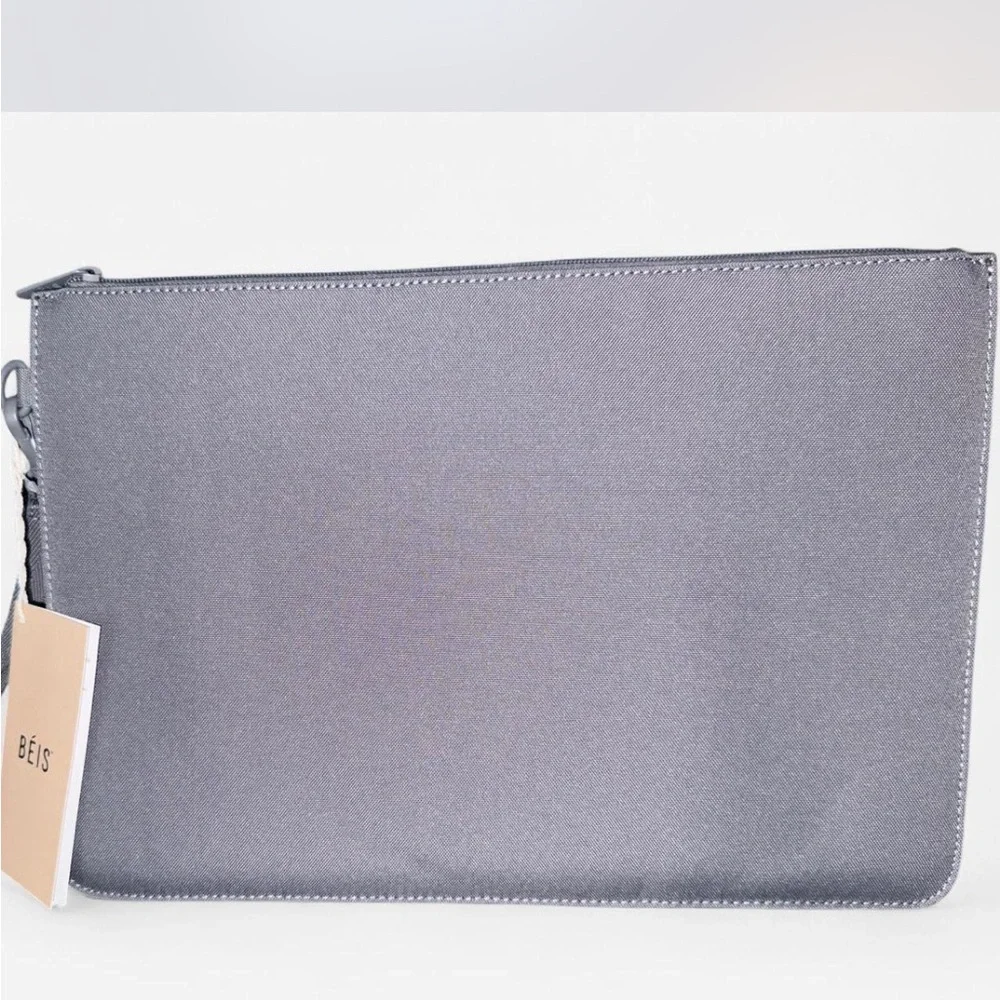 The BÉISics Laptop Pouch in Grey
